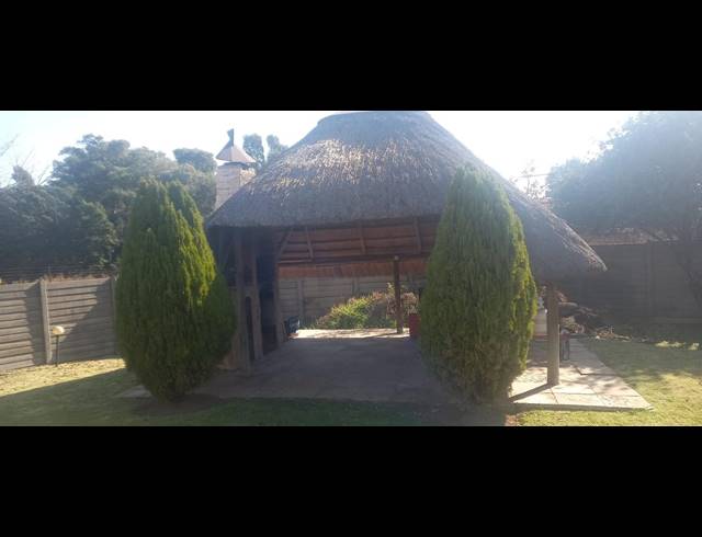 3 BEDROOM HOUSE TO LET IN BIRCH ACRES